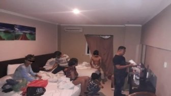 Enam pasang ABG kumpul kebo Digerebek Sambil Pesta Narkoba di Kamar Hotel