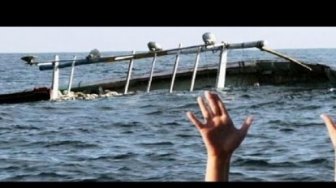 Kapal Kargo Tujuan Johor Karam Diterjang Ombak di Bengkalis