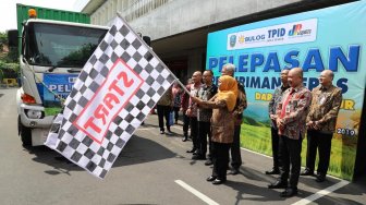 Jamin Stok Aman Jelang Nataru, Khofifah Lepas Pengiriman Beras 4.000 Ton