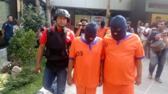 Mengaku dari Polda Jatim, 2 Polisi Gadungan Peras Pemilik Apotek di Gresik