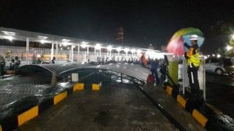 Kota Madiun Diterjang Angin Kencang dan Hujan Es, Kanopi di Stasiun Roboh