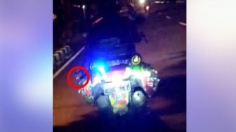 Pakai Strobo dan Merokok di Jalan, Ulah Pemotor Ini Bikin Geram Bukan Main