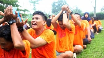 Suasana Gathering Arkadia Digital Media di Camp Hulu Cai, Ciawi, Bogor, Jawa Barat, Jumat (13/2/2019). [Suara.com/ Alfian Winanto]