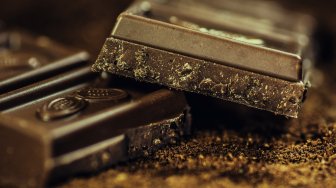 Hati-Hati, Banyak Makan Cokelat Bisa Tingkatkan Risiko Kanker Usus