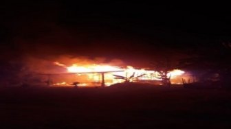 Akibat Lilin, Rumah Abeng Ludes Terbakar