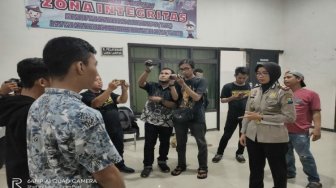 Mandi Diatas Motor, 4 Pelajar ini Diamankan Satlantas Polresta Mojokerto