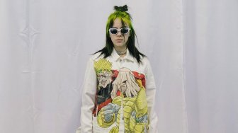 Jangan Salah Paham, Ini Alasan Billie Eilish Selalu Pakai Baju Longgar