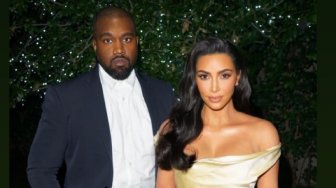 Sudah Cerai, Kanye West Ternyata Masih Suka Mengkritik Busana Kim Kardashian