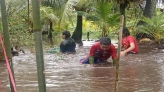 Banjir di Kecamatan Bantan, Warga Diminta Awasi Anak-Anak Main Air