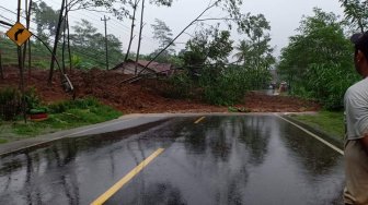 Hujan Deras, Jalur Banjarnegara-Wonosobo Terputus Akibat Longsor