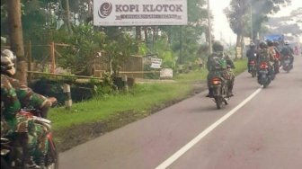 Konvoi Bermotor Puluhan Anggota TNI ini Dipuji Warganet, Kenapa?