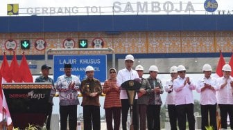 Presiden Joko Widodo meresmikan Jalan Tol Balikpapan-Samarinda seksi 2,3 dan 4 di Samboja, Kutai Kartanegara, Kalimantan Timur, Selasa (17/12).[ANTARA FOTO/Akbar Nugroho Gumay]