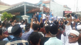 Ratusan Warga Demo Tolak Pembangunan SPBU Baru di Palengaan Pamekasan