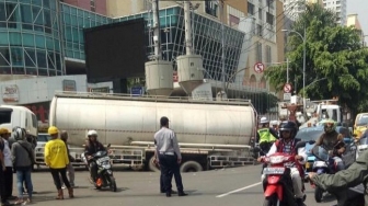 Truk Terperosok di Thamrin City, Pemprov DKI Bantah karena Banjir