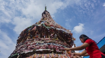 SD Karitas Purwokerto Bikin Pohon Natal Megah dari Sampah