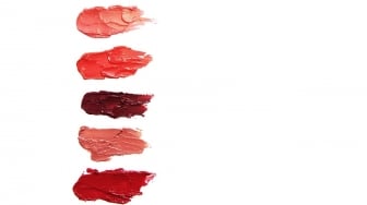 Warna Shade Lipstik Ideal Berdasarkan Zodiak Kamu, Cancer Cocok Pakai Warna Hitam!