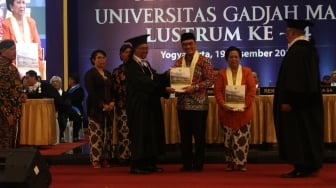 Diganjar Penghargaan UGM Award, Mantan Bupati Kulonprogo Tetap Merendah