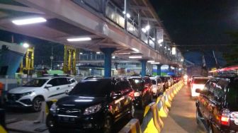 Penumpang Mulai Padati Pelabuhan Merak Jelang Natal dan Tahun Baru