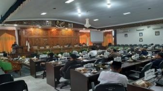 Sempat Dihujani Interupsi, Tatib DPRD Kuansing Disahkan
