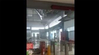 Pohon Tumbang Akibat Hujan Angin Timpa Stasiun Serpong, KRL Tetap Aktif