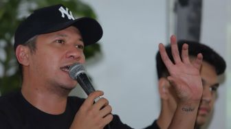 Gading Marten menggelar jumpa pers film 'Temen Kondangan' di Ecology Bistro, Kemang, Jakarta Selatan, Jumat (20/12). [Suara.com/Angga Budhiyanto]