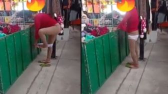 Video Wanita Coba Celana Dalam sebelum Beli, Aksinya Viral