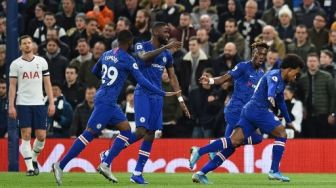 Willian Bawa Chelsea Bungkam Tottenham Hotspur