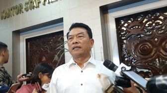 Sebut Salam Siku Cegah Corona Agak Lucu-lucuan, Moeldoko: Tapi Bagus