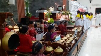 Diiringi Gamelan, Khidmatnya Prosesi Misa Berbahasa Jawa di Gereja Ini