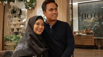 4 Potret Chacha Frederica Dampingi Suami Jadi Bupati Kendal, Hijabnya Unik
