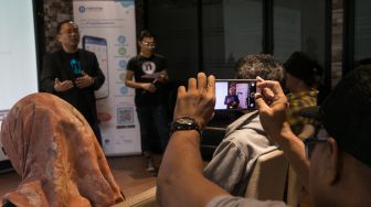 Suasana konferensi pers aplikasi Netzme di Satrio Tower, Kuningan, Jakarta Selatan, Kamis (26/12). [Suara.com/Alfian Winanto]