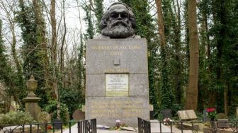 Makam Karl Marx Kini Diawasi CCTV