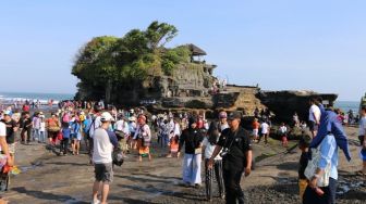 Libur Natal, DTW Tanah Lot Dikunjungi Ribuan Wisatawan