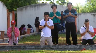 Kenang Tsunami Aceh, Warga Berziarah ke Kuburan Massal Tsunami