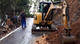 Garut Diterjang Longsor karena Hujan Deras