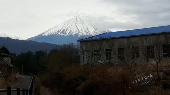 Ikan Ayu, Kimono, dan Heningnya Iyashi No Sato Nenba di Kaki Gunung Fuji