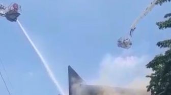 UFO di Surabaya Kebakaran, Satu Orang Terluka