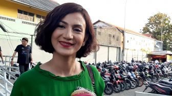 Komplain soal Prudential, Wanda Hamidah Tak Gentar Diancam Dilaporkan
