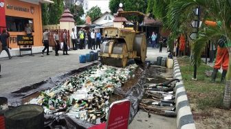 Polres Sidrap Musnahkan Ribuan Botol Miras Hasil Operasi 2019