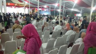 Abaikan Pesan Anies, Peserta Nikah Massal Bubar Saat Adi Hidayat Ceramah