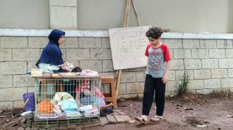 Keluarga Pencari Suaka Asal Palestina Hidup di Tenda Depan Rumah Prabowo