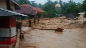 Tahun Baru, Banjir Bandang Kepung Lebak, Banten
