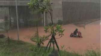 Viral Potret Motor Jadi Korban Banjir, Komentar Warganet Bikin Salah Fokus