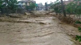Tiga Sungai Meluap, Banjir Bandang Terjang Tujuh Desa di Lebak