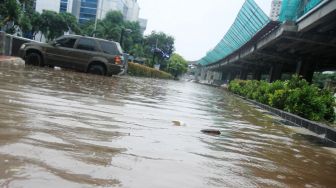 Jakarta Dilanda Banjir, Satu Orang Tewas Tersengat Listrik