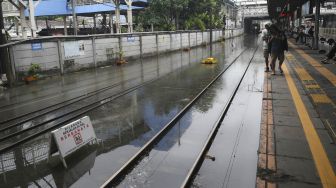 Stasiun Tanah Abang Terendam Banjir, Perjalanan KRL Terganggu