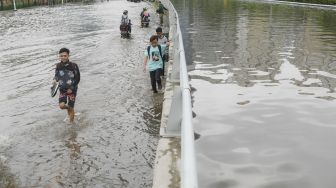 Tol Jakarta-Cikampek Masih Terendam Banjir, Arus Kendaraan Dialihkan