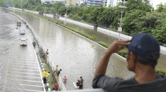 5 Ruas Tol Ini Terendam Banjir, Paling Parah Arah Rorotan Sampai Ditutup