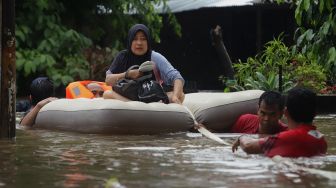 Banjir Rendam Kawasan Kebon Pala, Aktivitas Warga Lumpuh
