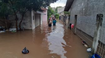 Anak Rentan Hipotermia saat Banjir, Ketahui Bahaya dan Cara Pencegahannya